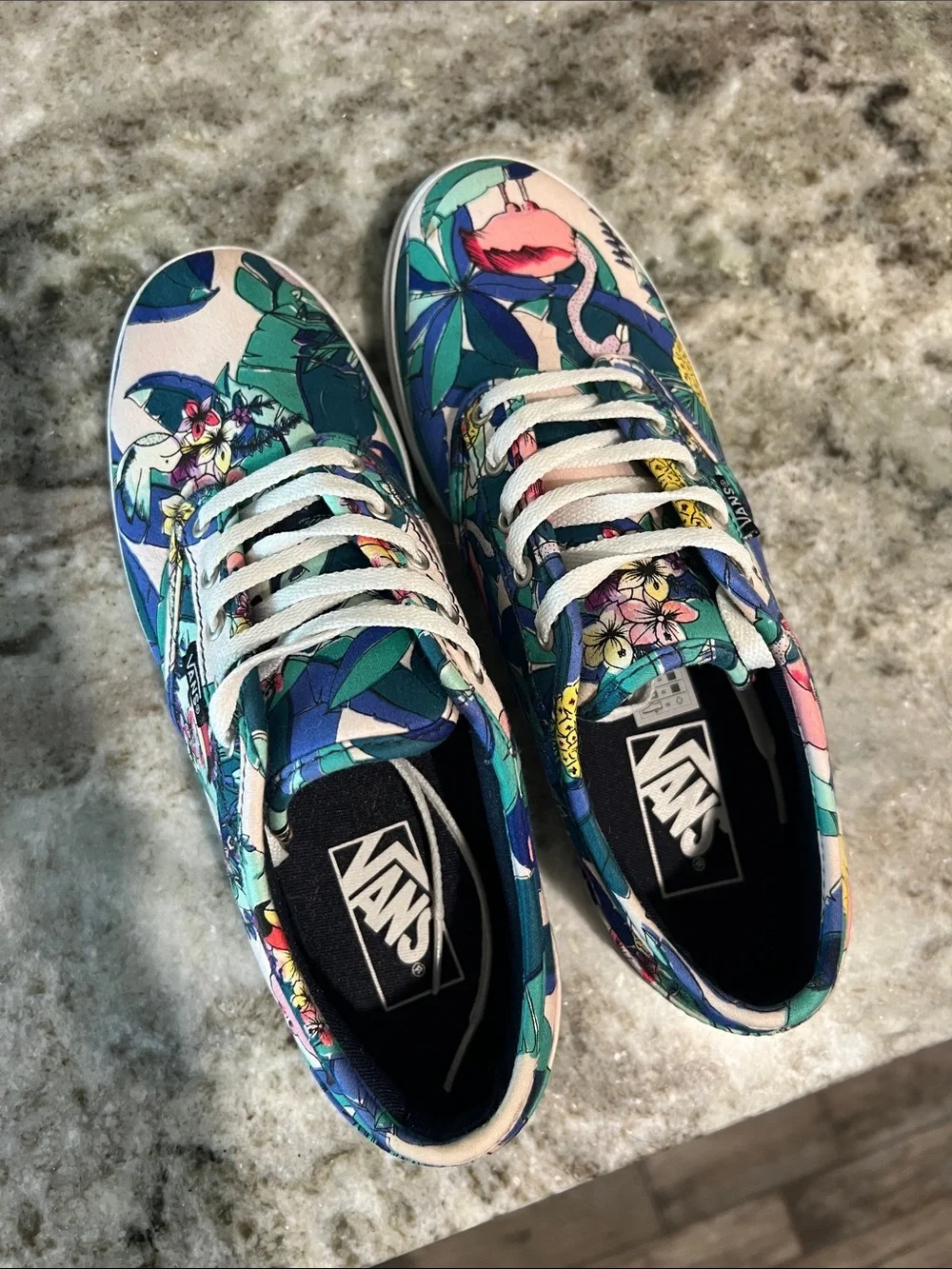 Vans Women’s Tropical Floral & Flamingo shoes - Picture 5 of 7